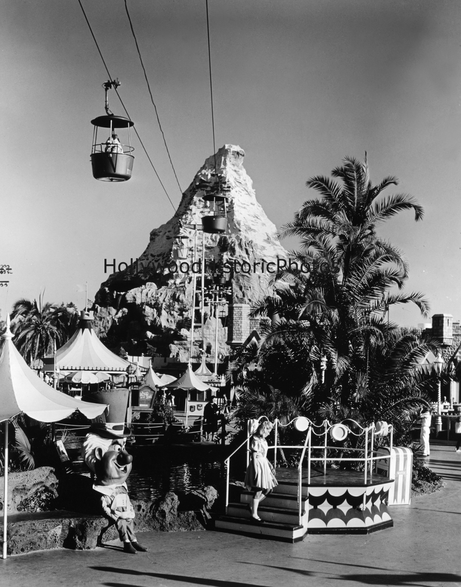 Fantasyland Alice and The Mad Hatter 1959 WM.jpg
